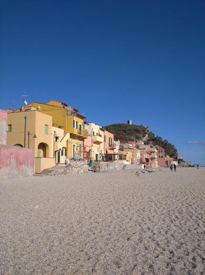 Casa Mariuccia A Due Passi Dal Mare Apartamento Finale Ligure Exterior foto